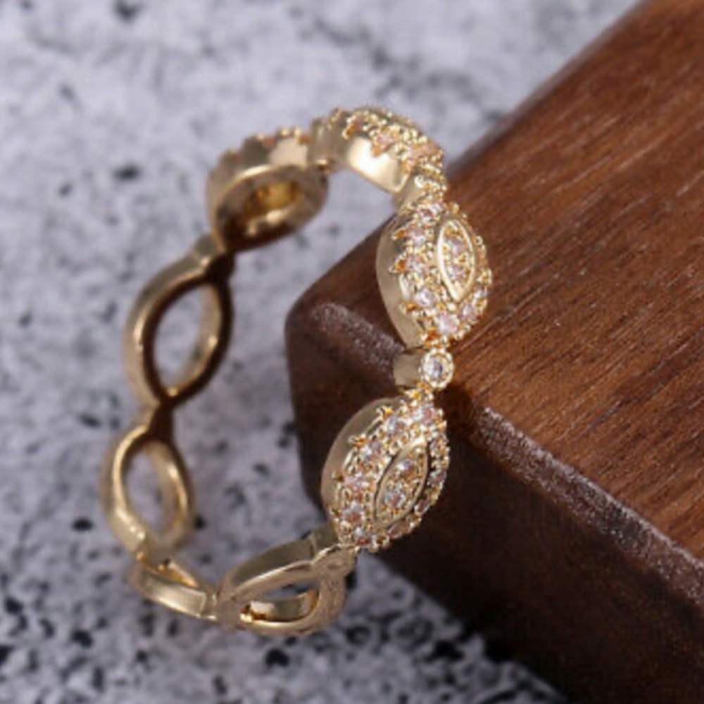 NEW Gold Plated beautiful ring - Picture 3 of 6